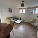 Cosy Appartment In Basement