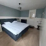 Cosy Appartment In Basement
