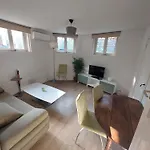 Cosy Appartment In Basement